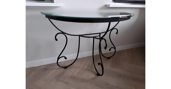 Halfronde glazen sidetable